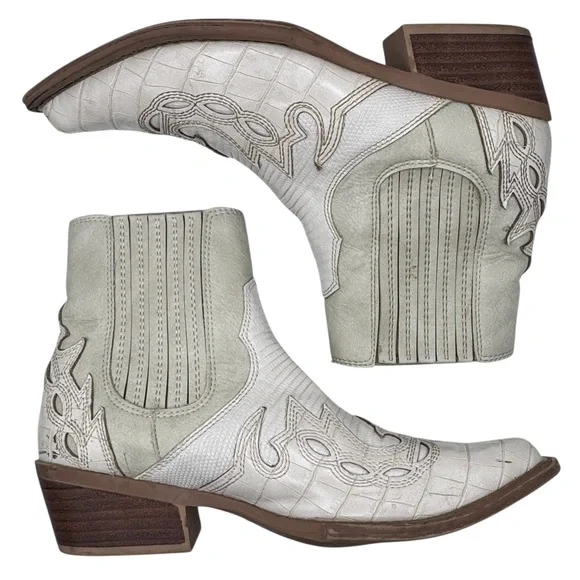 Coconuts by Matisse Otis White Vegan Western Booties - Picture 9 of 16